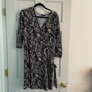 Euc George black and white print wrap dress size medium